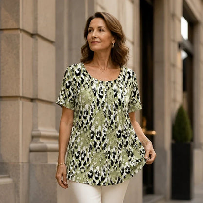 👕 Koszulka z nadrukiem – 50% ZNIŻKI! OFERTA LIMITOWANA!☀️💃✨ Lekka, przewiewna i idealna na lato – modny nadruk, okrągły dekolt, krótki rękaw. Pasuje do każdej stylizacji, wygodna na co dzień! 🌸