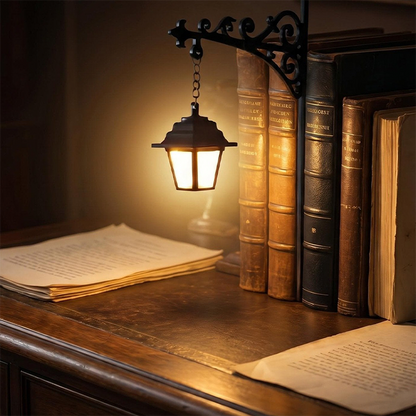 Miniaturowa lampka z podpórką do książek w stylu retro