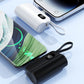 Mini power bank o pojemności 5000 mAh z wbudowanym kablem i podstawką