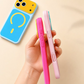 Magnetyczne etui na telefon w kontrastowych kolorach